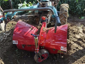 手扶(fú)葡萄埋藤機