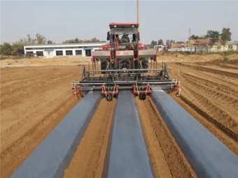 大型(xing)起壟機