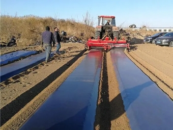 起壟覆膜機